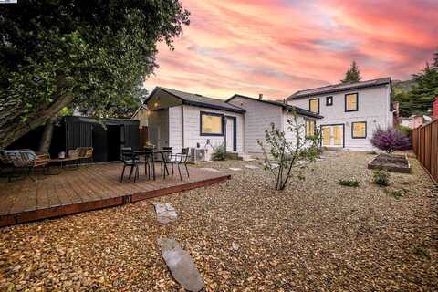 7555 Circle Hill Dr, Oakland, CA 94605