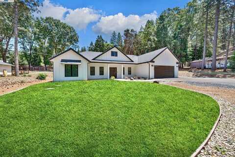 5579 Glen Dr, Foresthill, CA 95631
