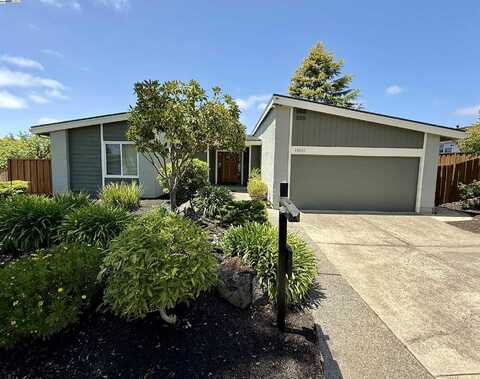 18651 E Cavendish Dr, Castro Valley, CA 94552