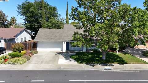 771 Hagemann Dr, Livermore, CA 94551