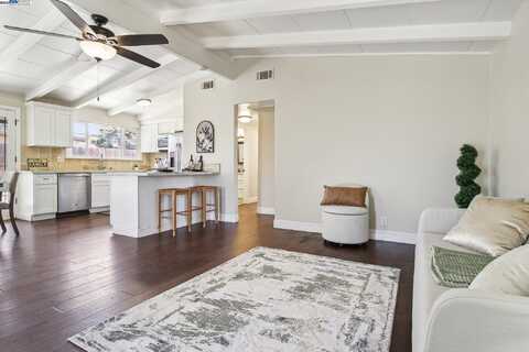 27783 La Porte Ave, Hayward, CA 94545