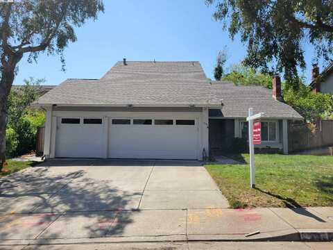 17089 Columbia Dr, Castro Valley, CA 94552