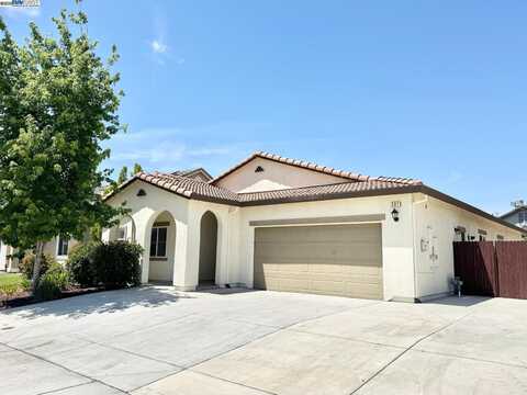597 Pendragon St, Manteca, CA 95337