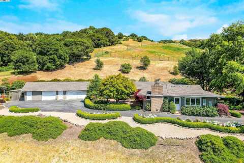 8700 Oak Tree Ln, Castro Valley, CA 94552