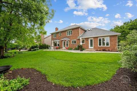 560 Braemar Avenue, Naperville, IL 60563