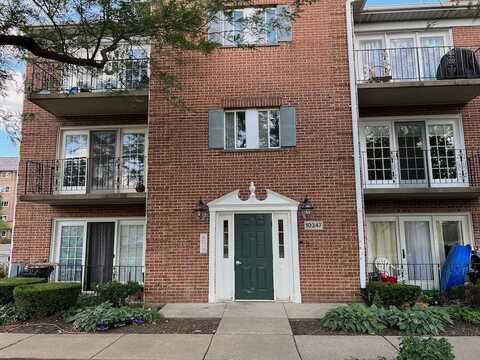 10347 Dearlove Road, Glenview, IL 60025