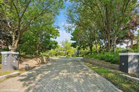 2305 Tennyson Lane, Highland Park, IL 60035