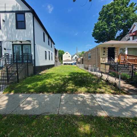 5962 W. Iowa Street, Chicago, IL 60651
