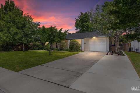 808 La Puente Drive, Bakersfield, CA 93309