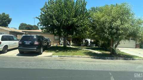 9817 San Diego Street, Lamont, CA 93241