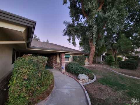 6918 Crestwood Street, Bakersfield, CA 93308