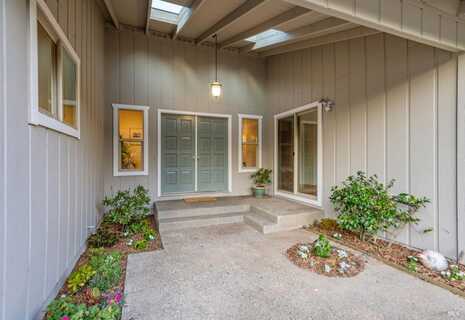 124 Pine Breeze Lane, Sebastopol, CA 95472