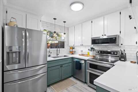 711 Racquet Club Circle, Rohnert Park, CA 94928