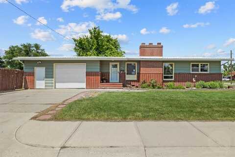 307 W 8th St, Hardin, MT 59034