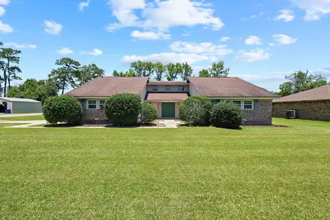 16 Enchanted Oaks St, Orange, TX 77630
