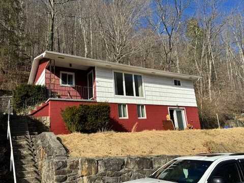 404 Fairview Ave, MULLENS, WV 25882