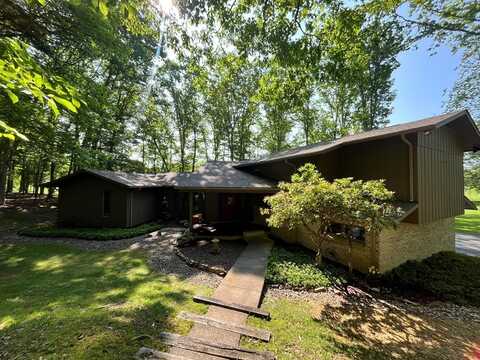 1032 LAKE DRIVE, DANIELS, WV 25832