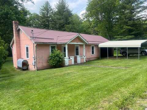 238 CCC Road, CHARMCO, WV 25958