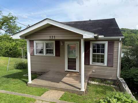 121 Avery St, CRAB ORCHARD, WV 25882