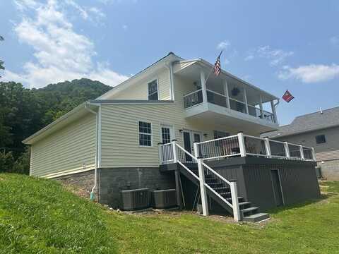 32 Fourth Avenue, MONTGOMERY, WV 25136