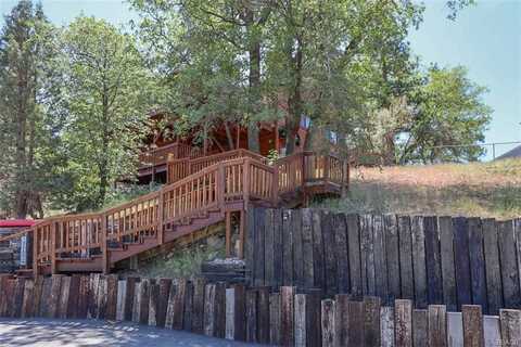 1127 Crags Lane, Fawnskin, CA 92333