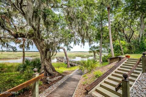 725 Island Circle E, Saint Helena Island, SC 29920