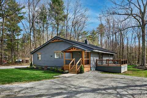 23 Pine St, Otis, MA 01253