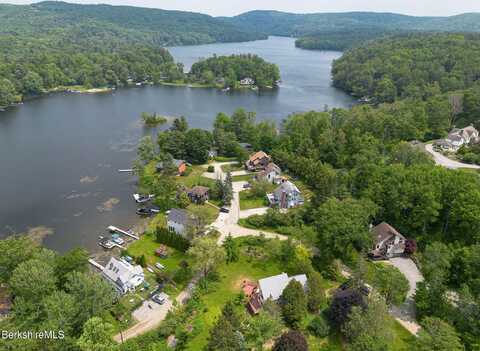 3 Stratford Ln, Monterey, MA 01245