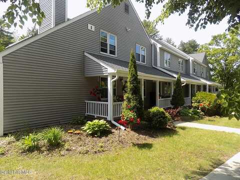 880 East St, Lee, MA 01238