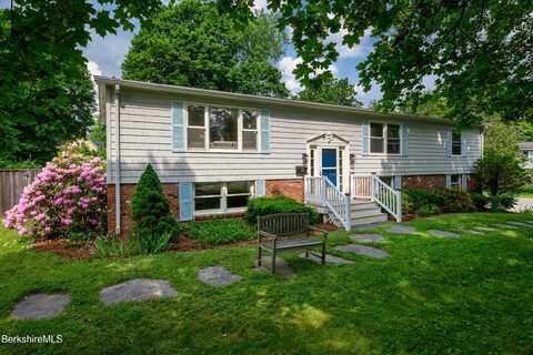 20 Woodlawn Dr, Williamstown, MA 01267