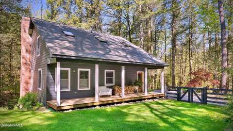 53 10 Broeck Rd, Chatham, NY 12037