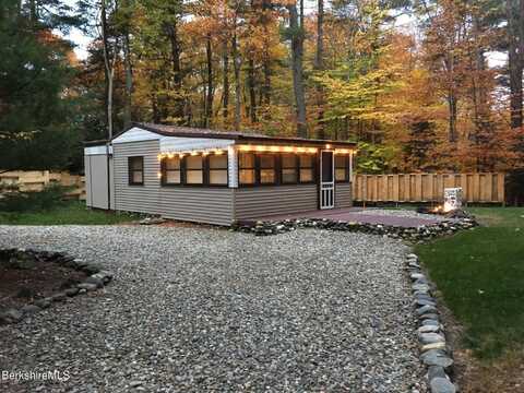 2 Moduc Dr, Heath, MA 01346