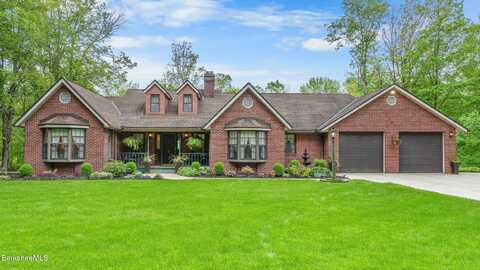 5 Victoria Ln, Lanesborough, MA 01237
