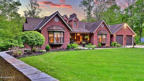 5 Victoria Ln, Lanesborough, MA 01237