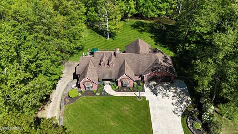 5 Victoria Ln, Lanesborough, MA 01237