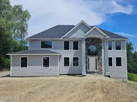 8 Northbrook Ln, Pittsfield, MA 01201