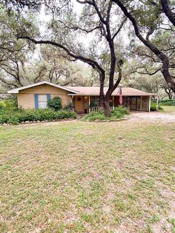 214 Oak Hill Dr, Beeville, TX 78102