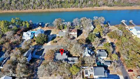 166 NE 8th Street, Oak Island, NC 28465