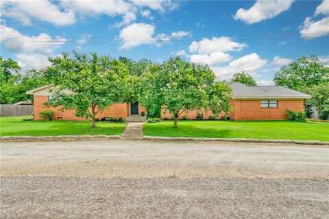 801 North Center Street, Franklin, TX 77856