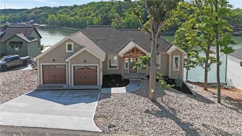 105 Hollow Oak Ct., Sunrise Beach, MO 65079