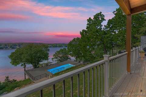 584 Black Hawk Drive, Lake Ozark, MO 65049