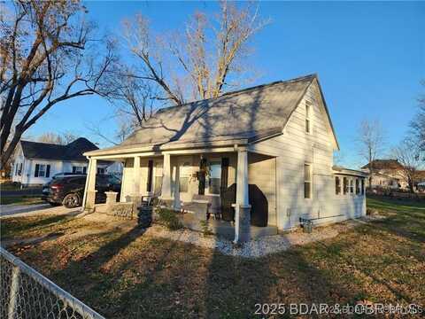 206 Oak Street S, Versailles, MO 65084