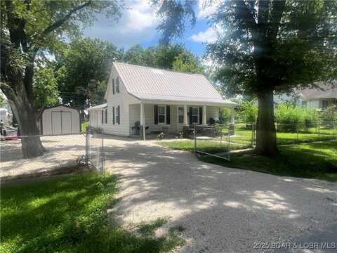 206 Oak Street S, Versailles, MO 65084