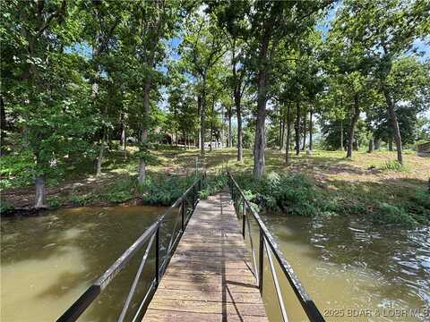 218 Chipmunk Drive, Edwards, MO 65326