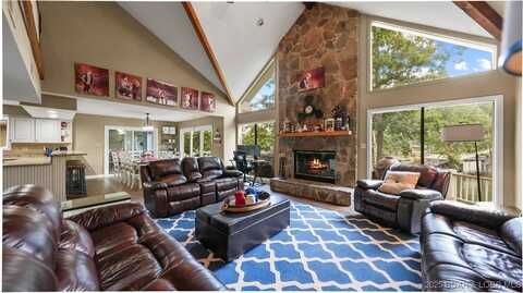 114 Casco Court, Four Seasons, MO 65049
