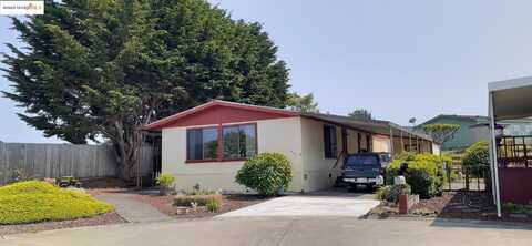 136 Castle CT, Fortuna, CA 95540