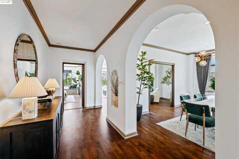 492 Staten Ave, Oakland, CA 94610