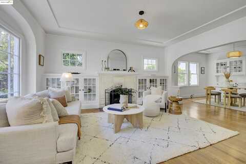 1133 Norwood Ave, Oakland, CA 94610