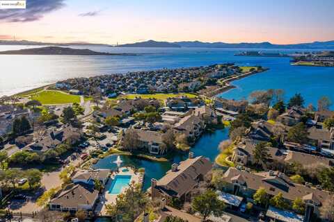 63 Lakeshore Ct, Richmond, CA 94804