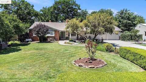 2825 Taylor Ln, Byron, CA 94514